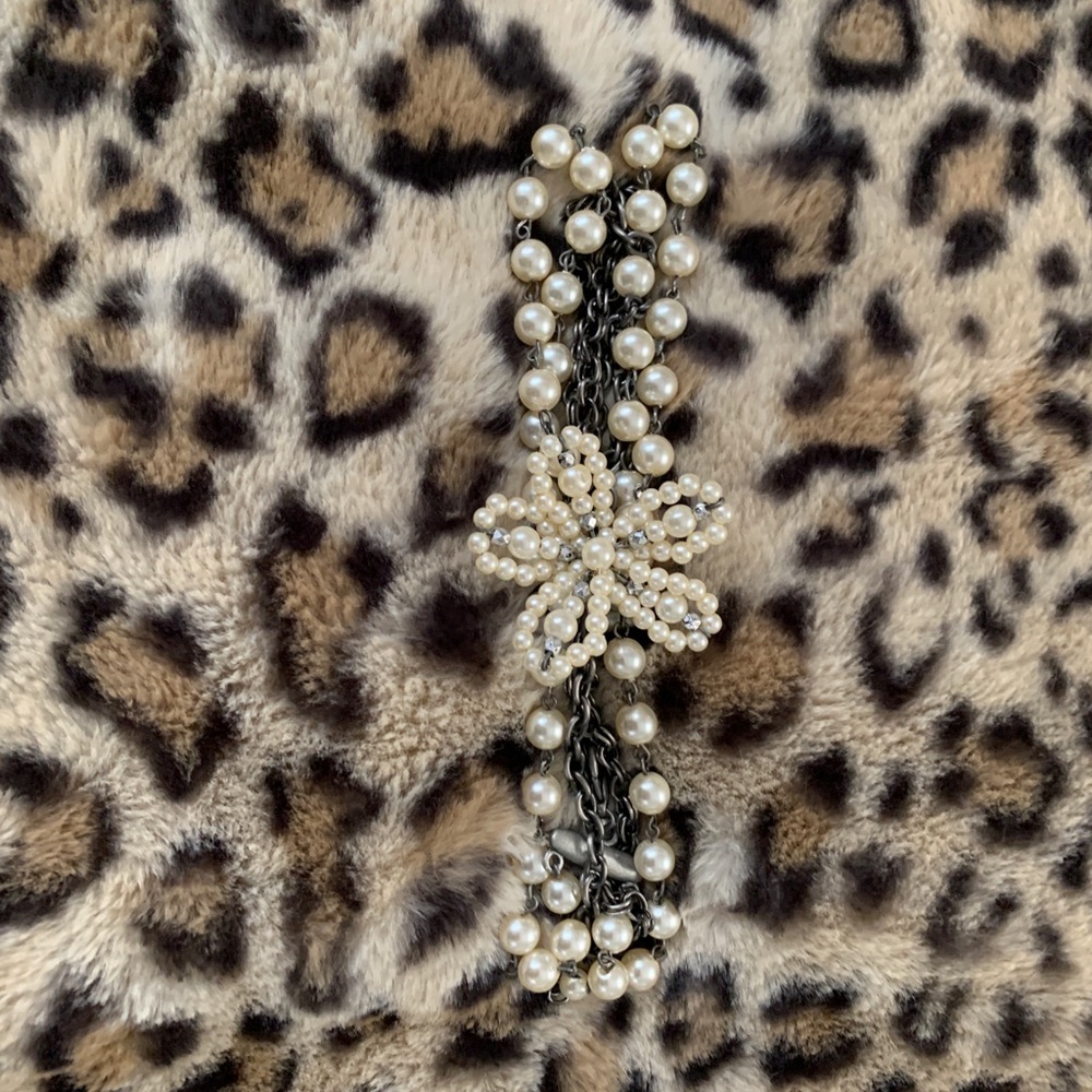 Vintage Pearl and metal flower choker necklace